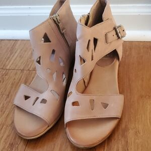 Miz Mooz Current Women's Pearl Cutout Sandals Size 38 Wide.